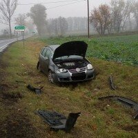 Kolizja samochodu osobowego w Kuśnierzu (gm. Jeziora Wielkie)