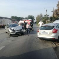 Kolizja 2 samochodów osobowych w Dąbrowie
