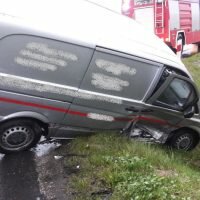 Kolizja 2 samochodów na skrzyżowaniu ul. Niezłomnych z Drogą Solidarności w Mogilnie