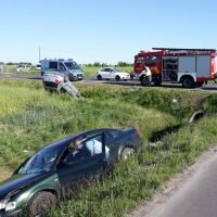 Zderzenie 2 samochodów osobowych na skrzyżowaniu ul. Niezłomnych z Drogą Solidarności