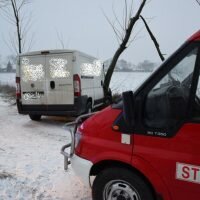 Kolizja samochodu dostawczego w miejscowości Dzierzążno (gm. Mogilno)